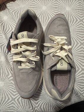 Aetrex Neutral Gray Suede Women's Sneakers size 7